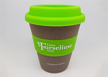 Kohvitops Tartu Forseliuse Kooli logoga