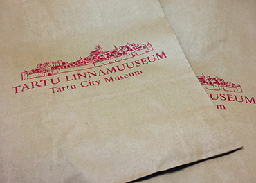 Ostukott Tartu Linnamuuseumi logoga
